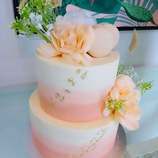 Peach and gold tiered cake