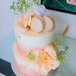 Peach and gold tiered cake